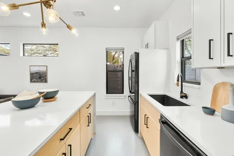 $520,000 | 1183 Oak Grove Avenue, Unit 2, Austin, TX 78702