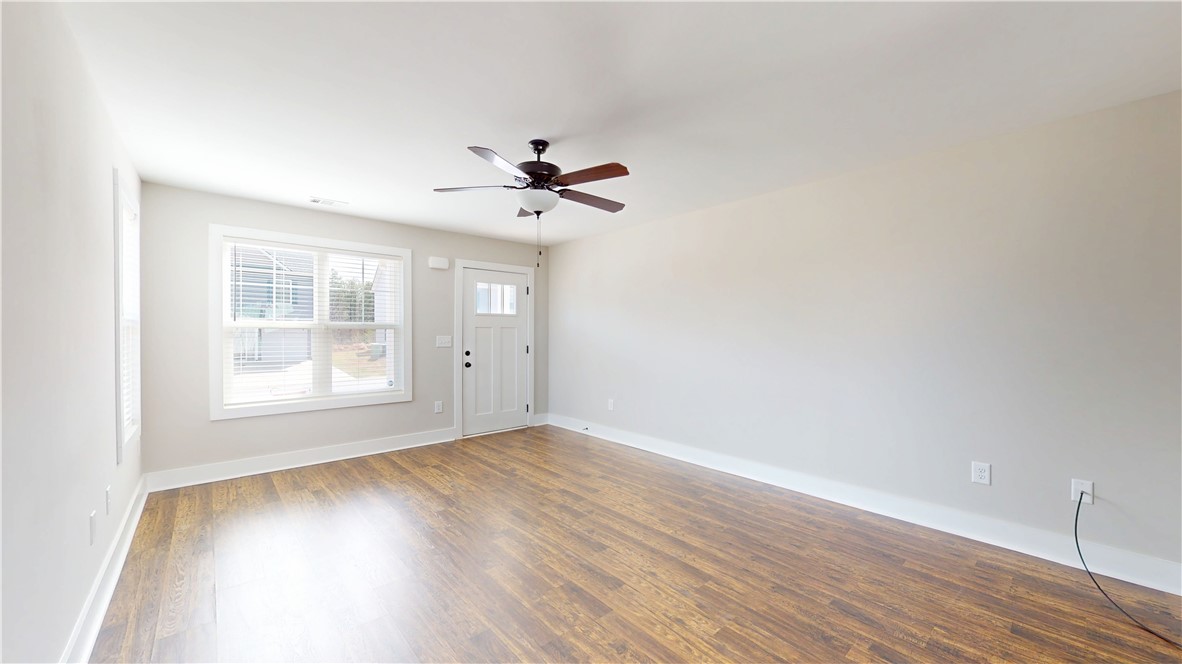 400 Bee Cove Way Pendleton, SC 29670 - Photo 4 of 26 Living area
