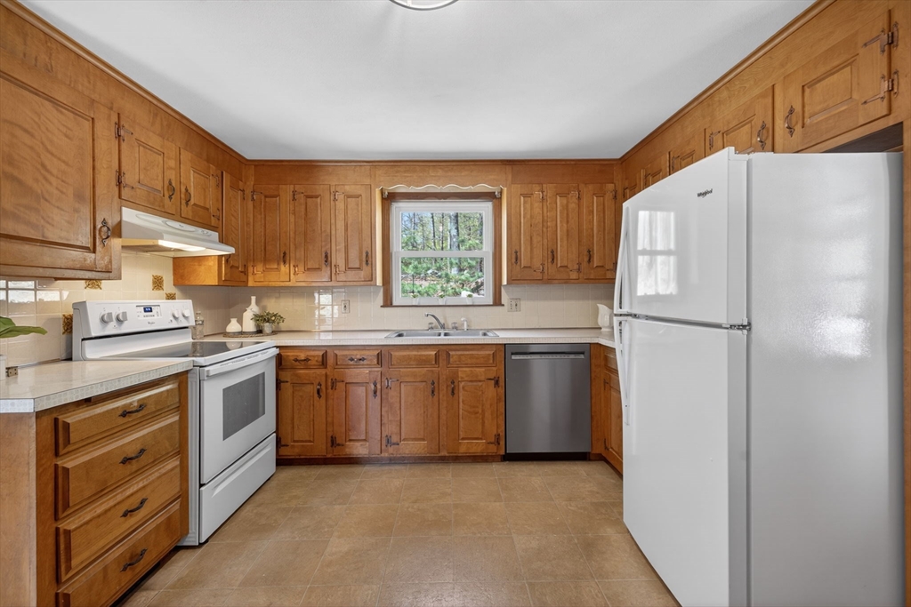 57 Juniper Road Andover, MA 01810 - Photo 7 of 29