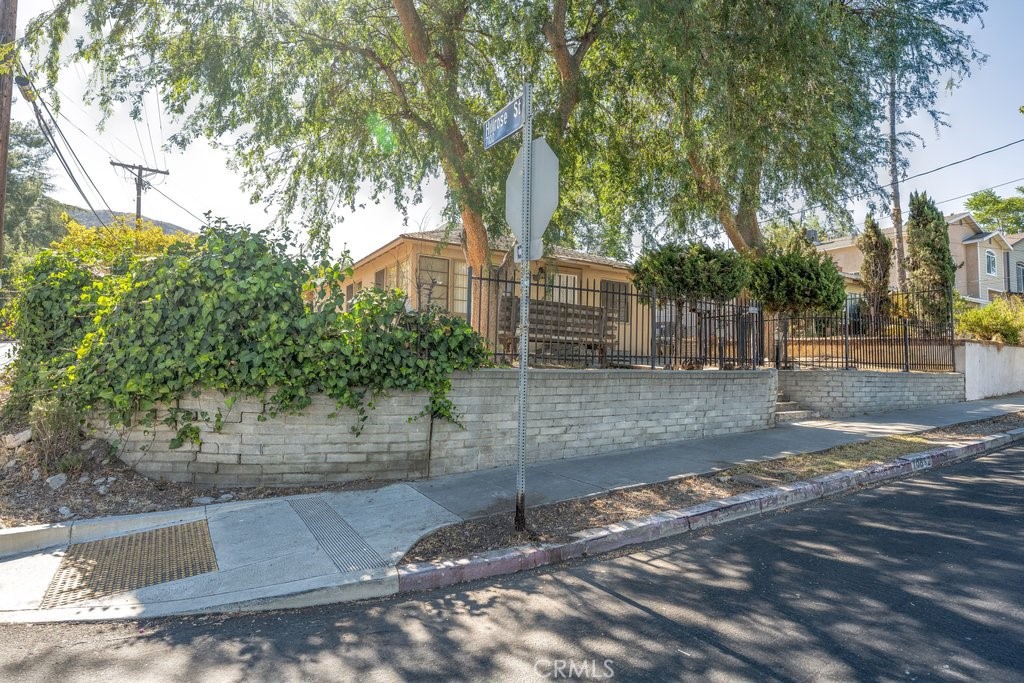 10652 Commerce Avenue Tujunga, CA 91042 - Photo 2 of 33