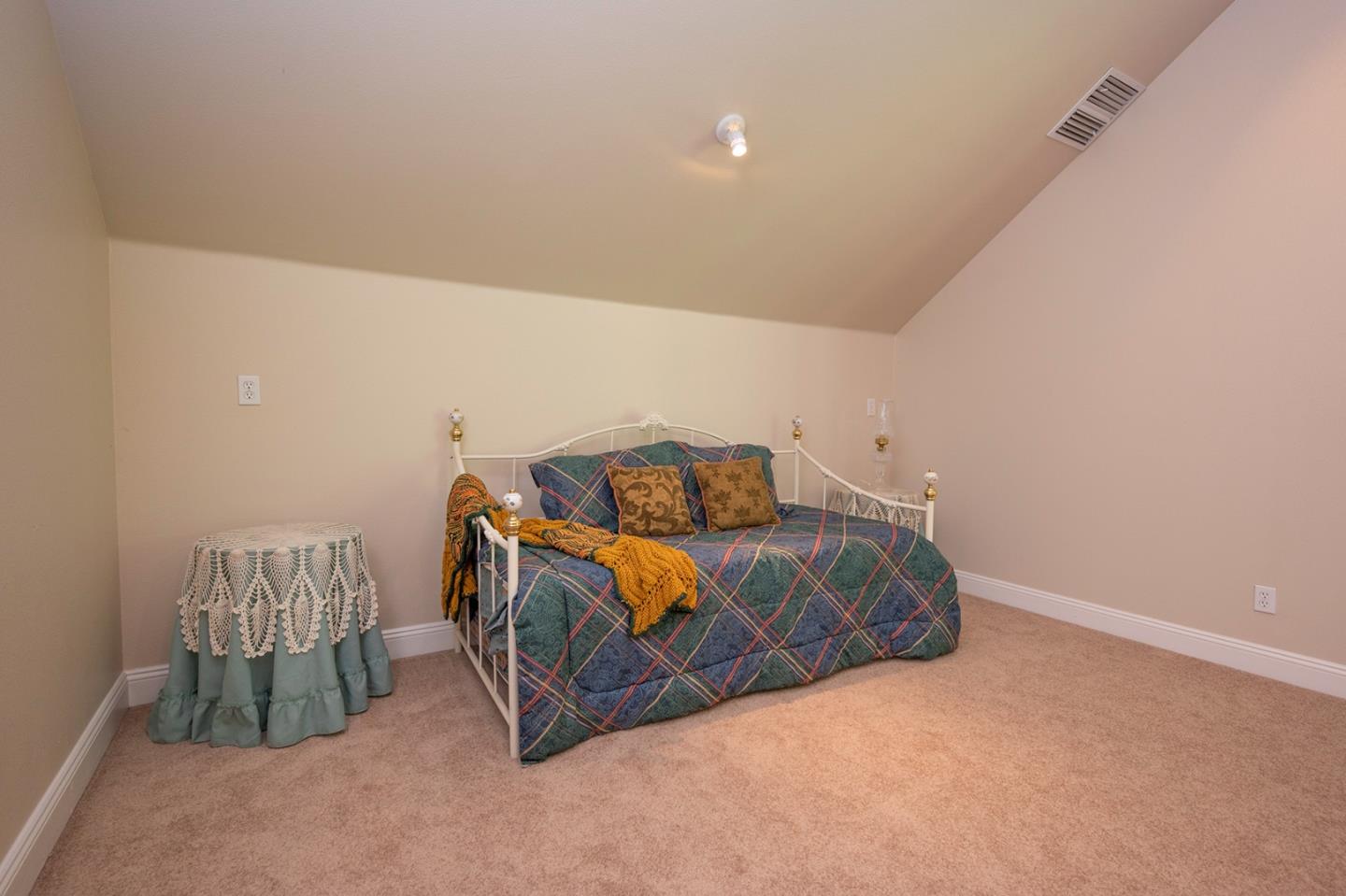 2271 Murphys Drive Arnold, CA 95223 - Photo 57 of 91 a room with a bed and a chair