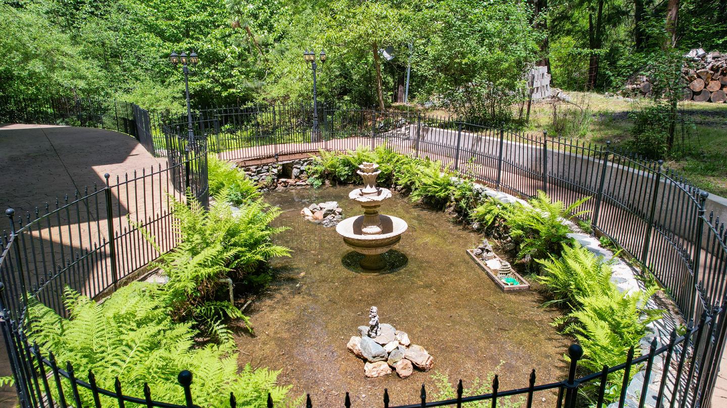 2271 Murphys Drive Arnold, CA 95223 - Photo 90 of 91 a view of a garden with plants and wooden fence