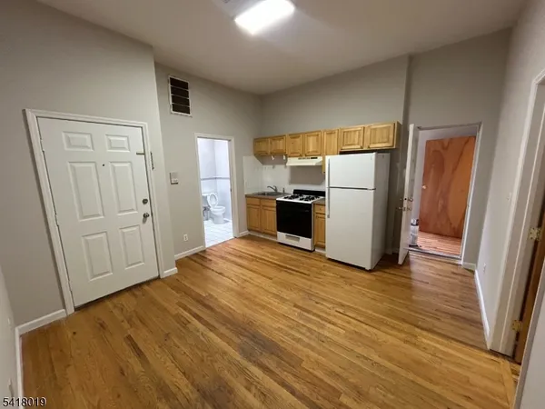 $1,900 | 26 Ferry Street, Newark, NJ 07105