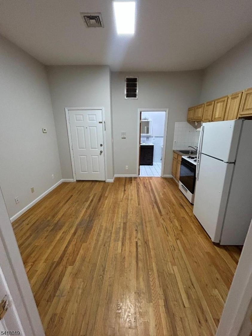 26 Ferry Street Newark, NJ 07105 - Photo 4 of 10