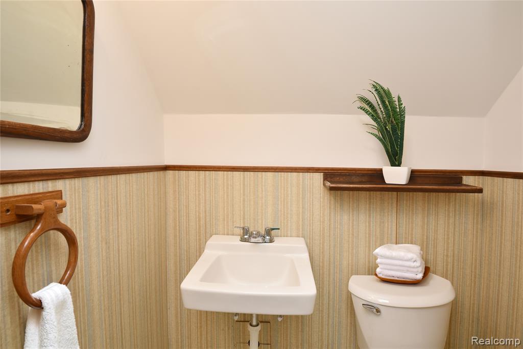 2453 Windemere Road Birmingham, MI 48009 - Photo 26 of 42