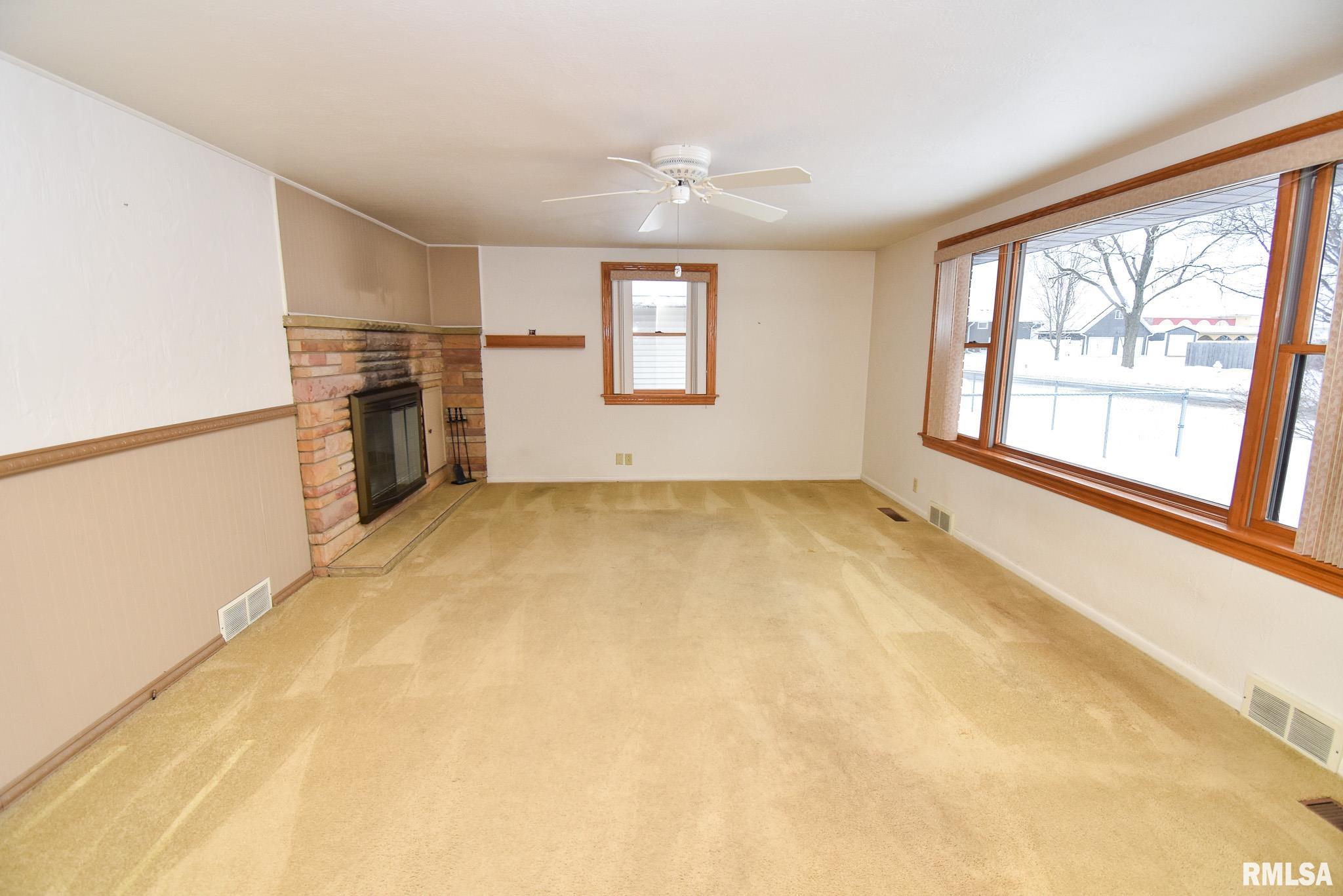 136 Clark Street Morton, IL 61550 - Photo 4 of 39