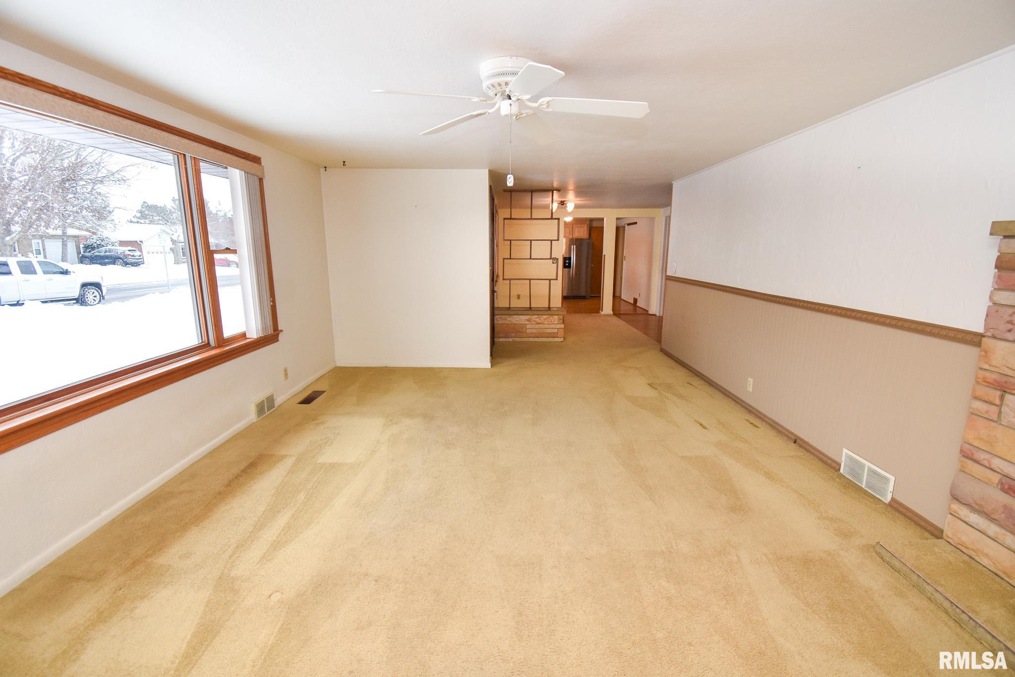 136 Clark Street Morton, IL 61550 - Photo 7 of 39