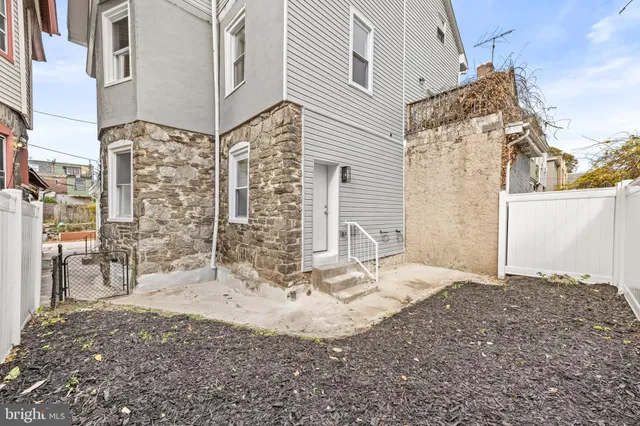 a house view with a outdoor space