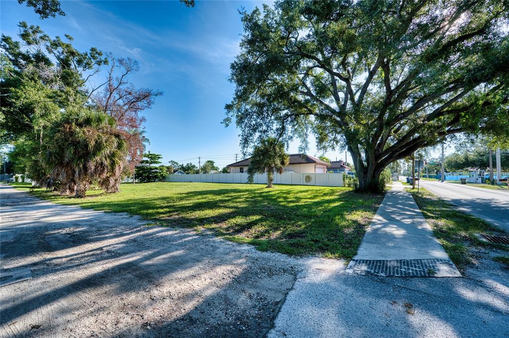 2721 Ashton Road Sarasota, FL 34231 - Photo 15 of 25 Gallery Image 15
