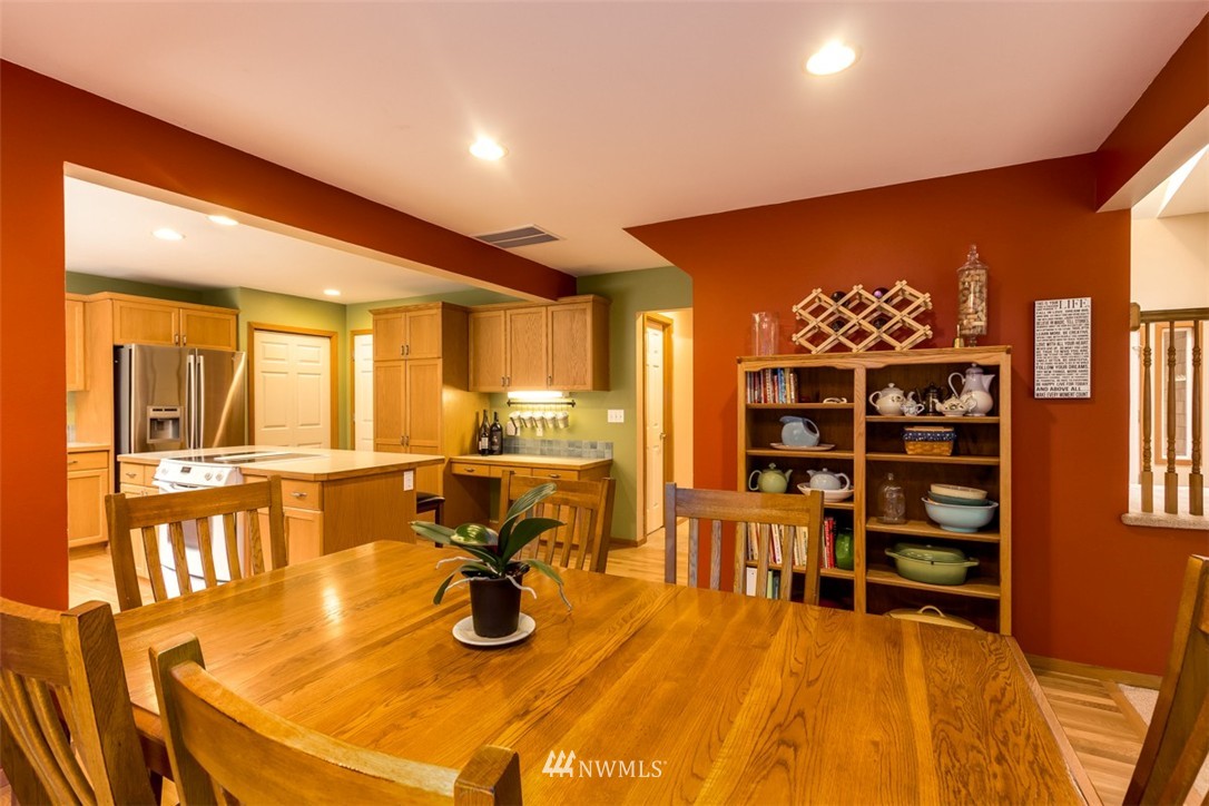 8185 Springridge Road Northeast Bainbridge Island, WA 98110 - Photo 11 of 25 Gallery Image 11