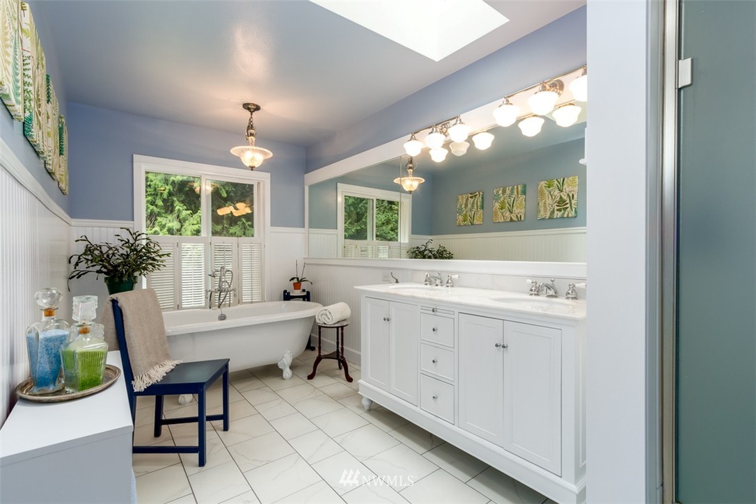 8185 Springridge Road Northeast Bainbridge Island, WA 98110 - Photo 14 of 25 Gallery Image 14