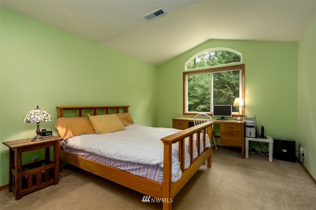 8185 Springridge Road Northeast Bainbridge Island, WA 98110 - Photo 15 of 25 Gallery Image 15