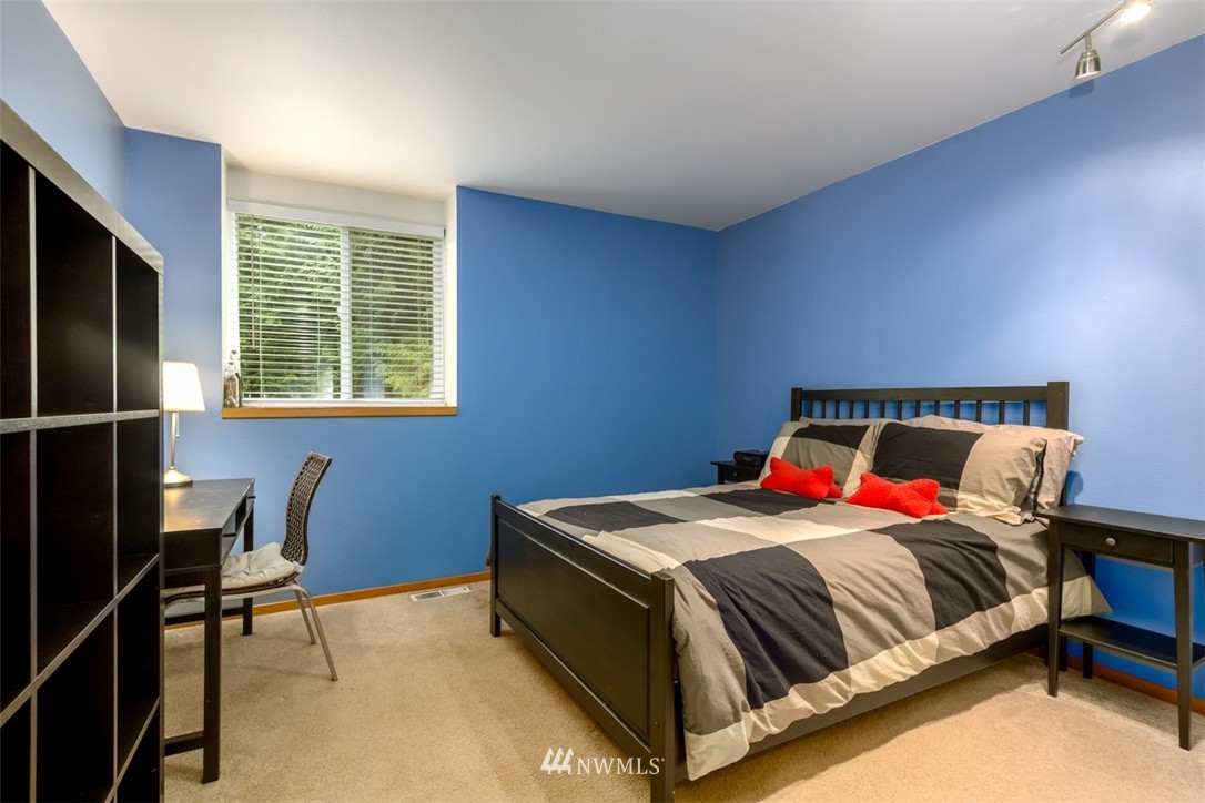 8185 Springridge Road Northeast Bainbridge Island, WA 98110 - Photo 16 of 25 Gallery Image 16