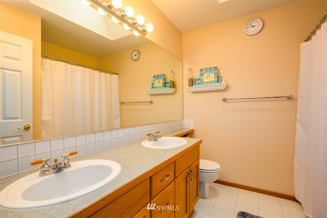 8185 Springridge Road Northeast Bainbridge Island, WA 98110 - Photo 18 of 25 Gallery Image 18