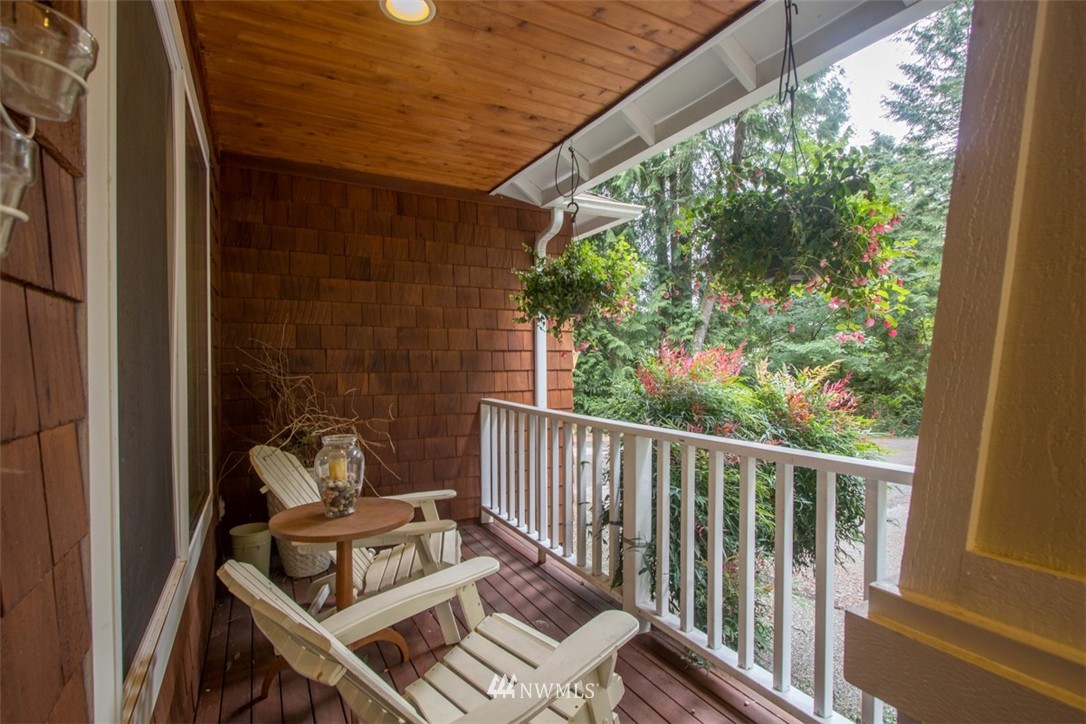 8185 Springridge Road Northeast Bainbridge Island, WA 98110 - Photo 4 of 25 Gallery Image 4