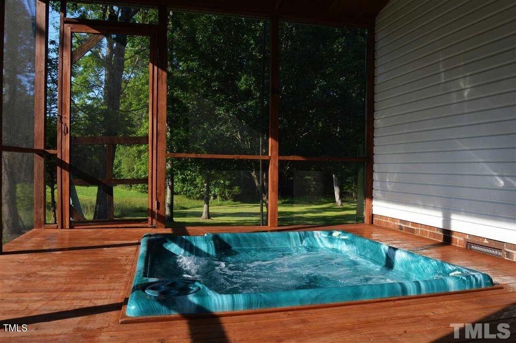 194 Waters Edge Road Henderson, NC 27537 - Photo 33 of 33 Jacuzzi