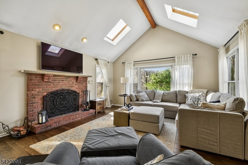 12 Spring Brook Drive Randolph, NJ 07869 - Photo 4 of 31