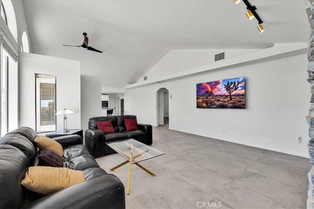 6177 Mandarin Road Yucca Valley, CA 92284 - Photo 9 of 58