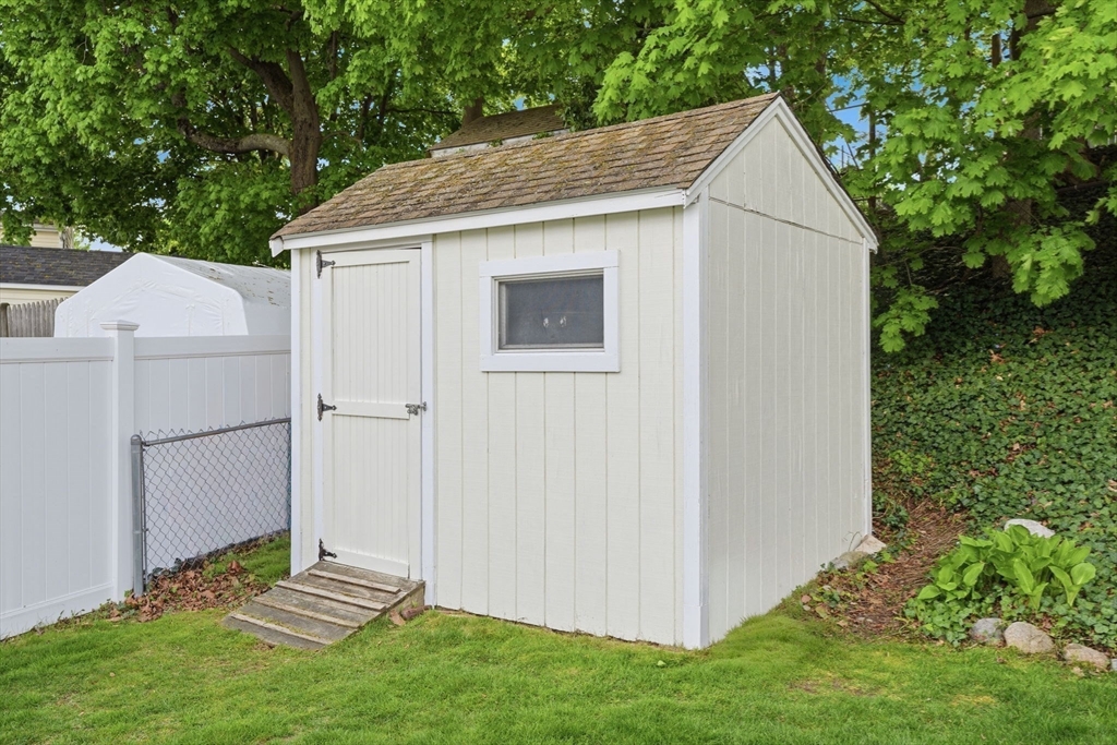 77 Weyham Road Weymouth, MA 02191 - Photo 21 of 28
