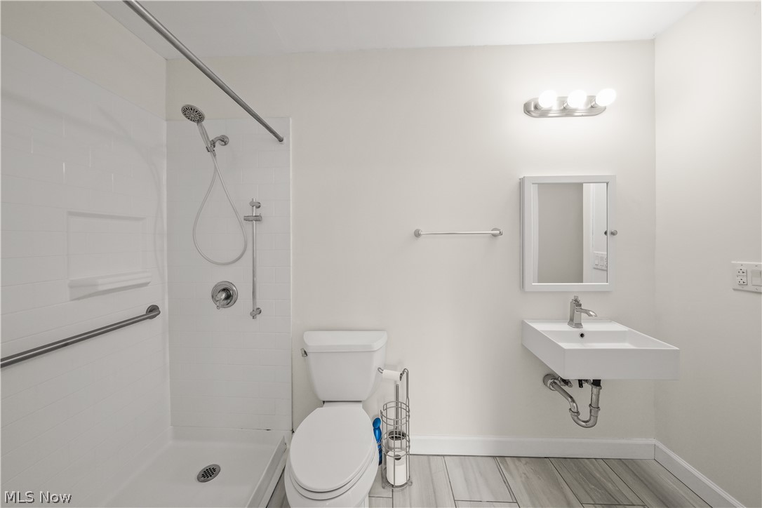 3796 North Santom Road Stow, OH 44224 - Photo 15 of 30 Bathroom