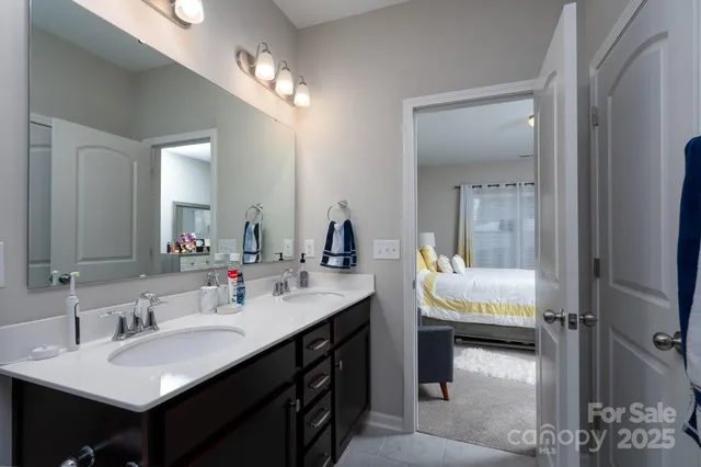 a en suite bathroom with double vanity sinks and a mirror