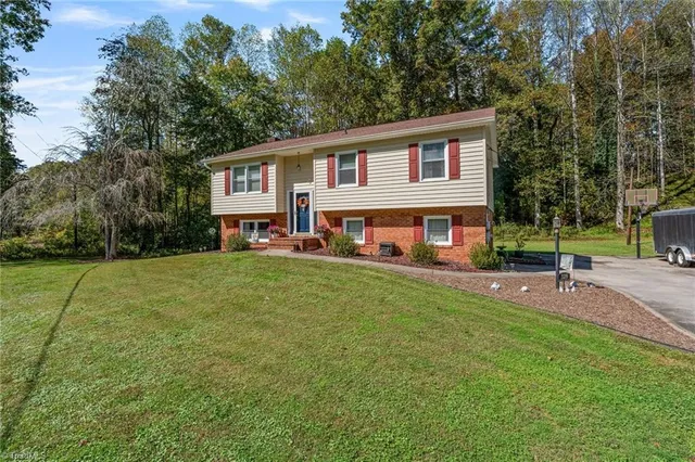 $328,000 | 328 Country Club Road, Wilkesboro, NC 28697