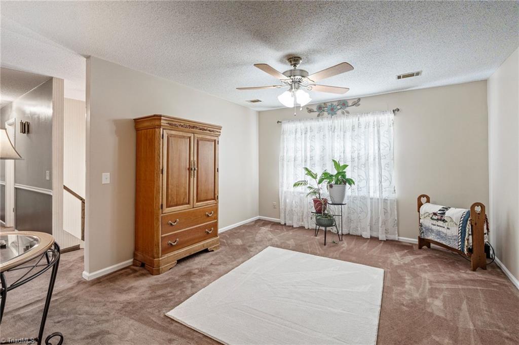 328 Country Club Road Wilkesboro, NC 28697 - Photo 11 of 36 Living Room
