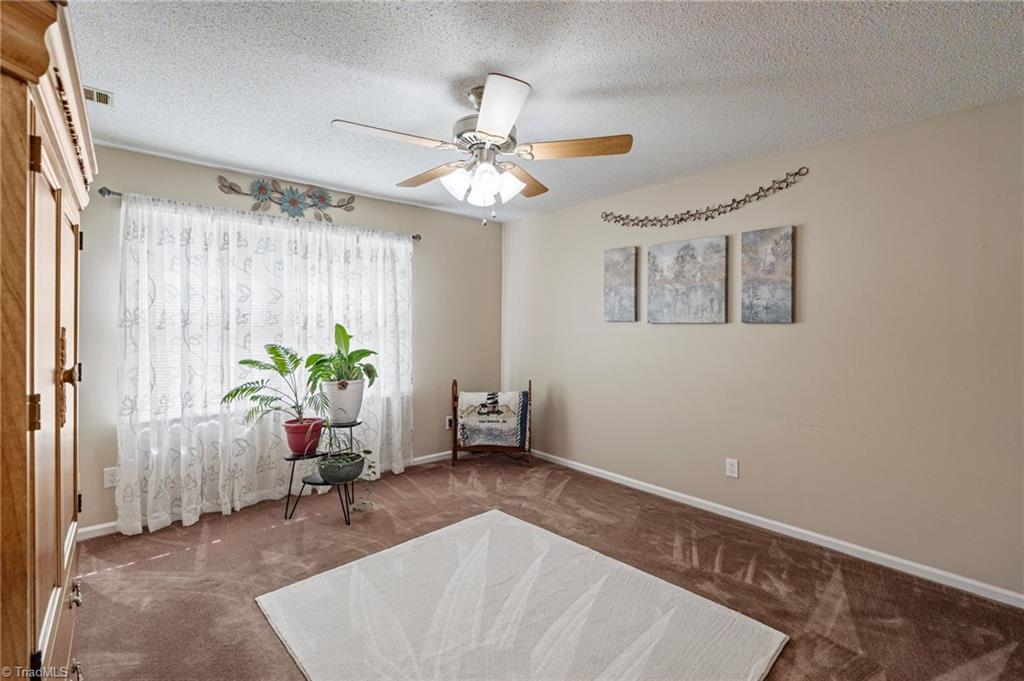 328 Country Club Road Wilkesboro, NC 28697 - Photo 12 of 36 Living Room