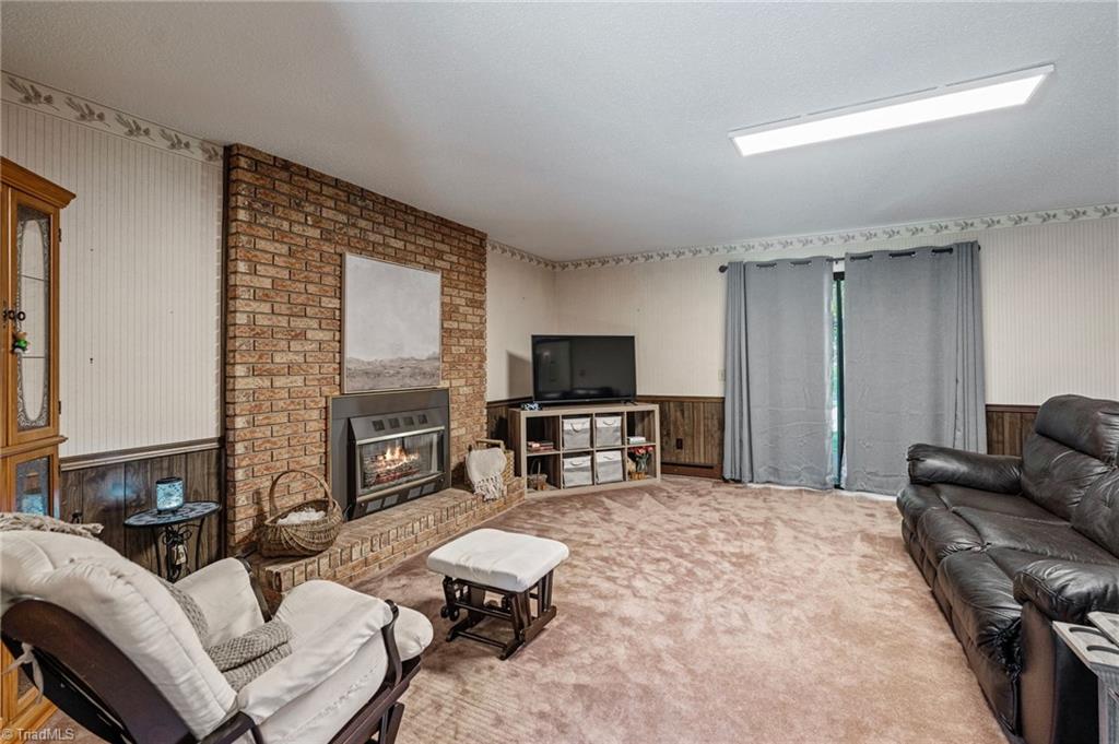 328 Country Club Road Wilkesboro, NC 28697 - Photo 26 of 36 Family Room