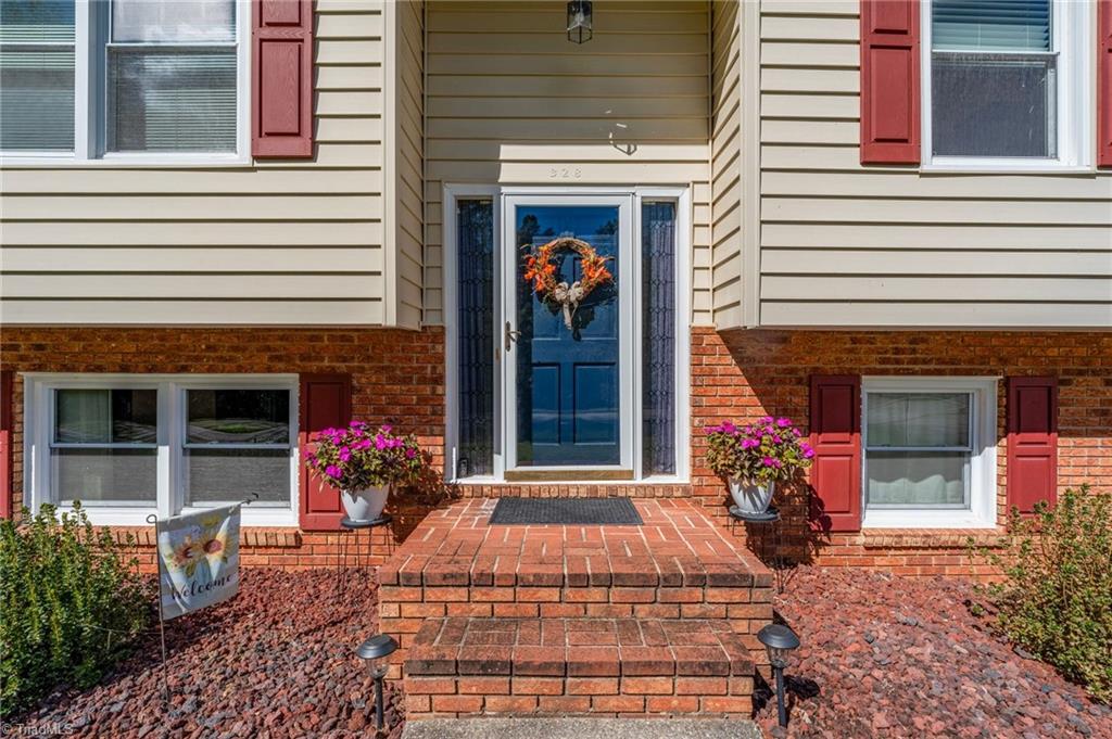 328 Country Club Road Wilkesboro, NC 28697 - Photo 4 of 36