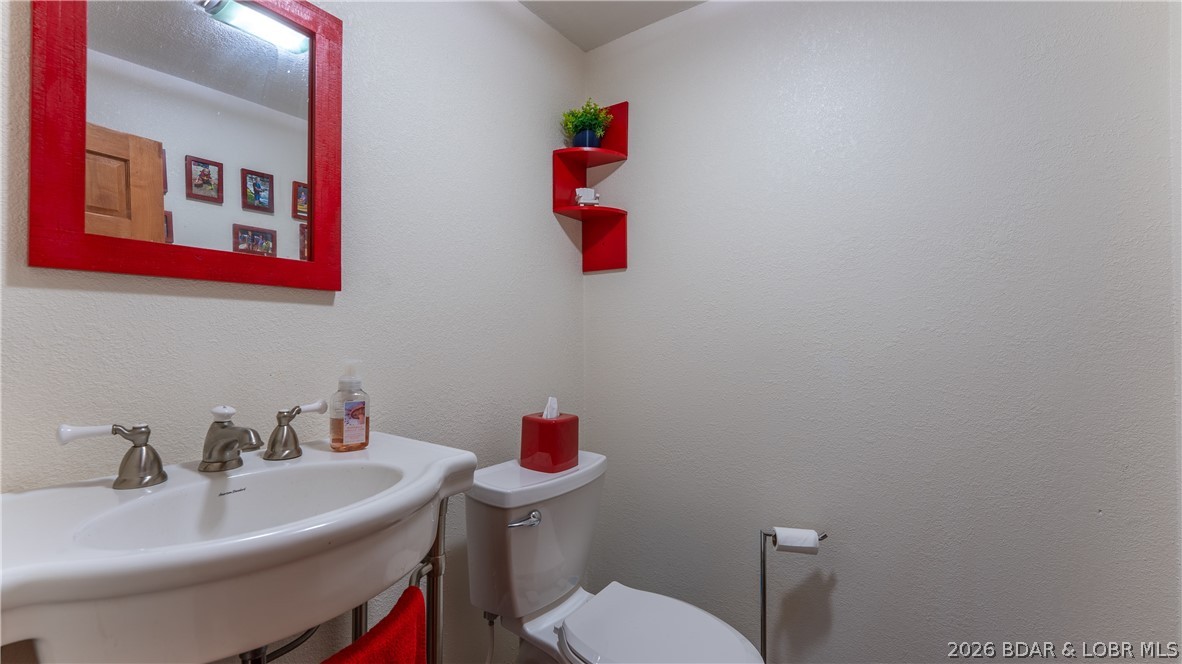 701 Graham Point Camdenton, MO 65020 - Photo 15 of 37