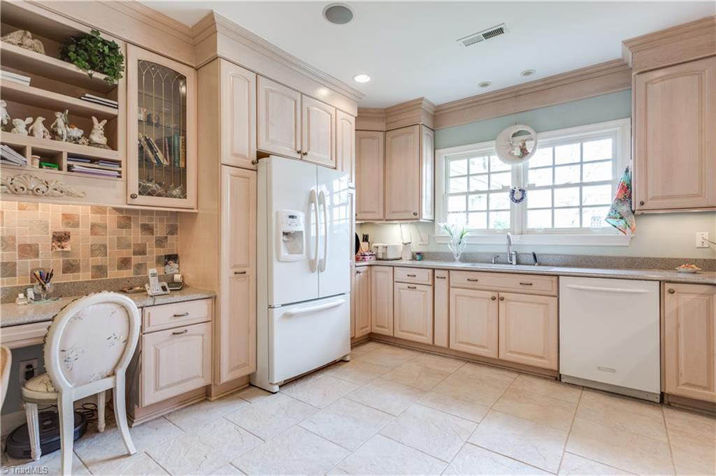 1106 Dover Road Greensboro, NC 27408 - Photo 15 of 26 Gallery Image 15
