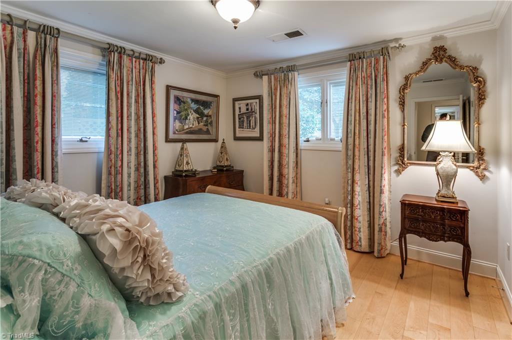 1106 Dover Road Greensboro, NC 27408 - Photo 17 of 26 Gallery Image 17
