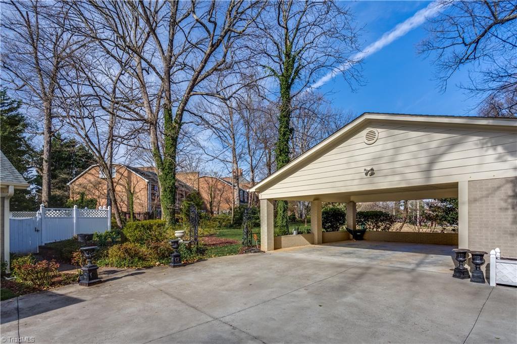 1106 Dover Road Greensboro, NC 27408 - Photo 4 of 26 Gallery Image 4