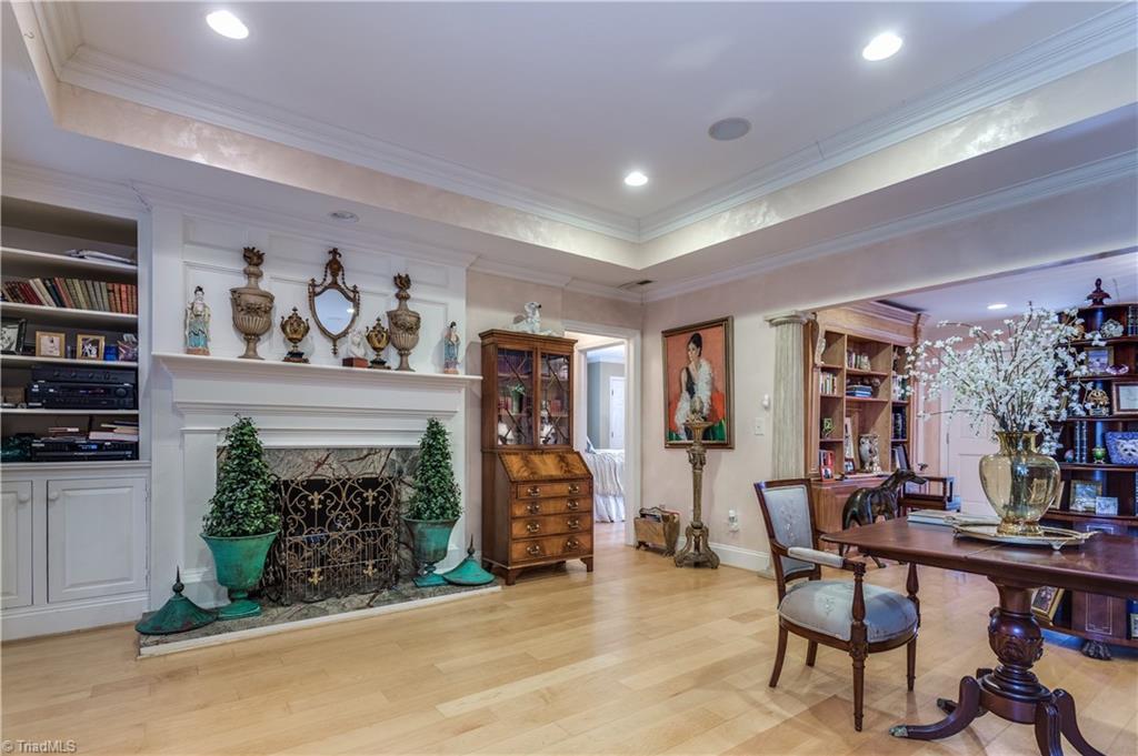 1106 Dover Road Greensboro, NC 27408 - Photo 8 of 26 Gallery Image 8