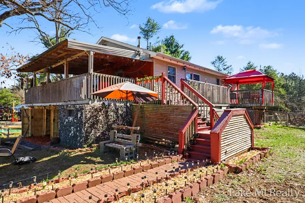 $439,000 | 1889 East 40th Street, White Cloud, MI 49349