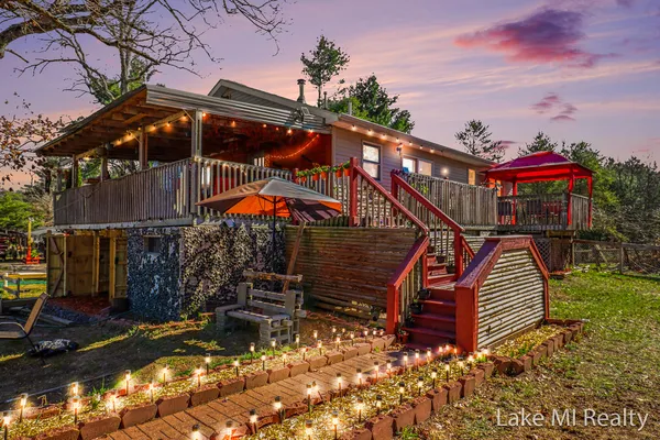 $439,000 | 1889 East 40th Street, White Cloud, MI 49349