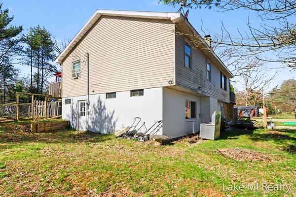 $439,000 | 1889 East 40th Street, White Cloud, MI 49349