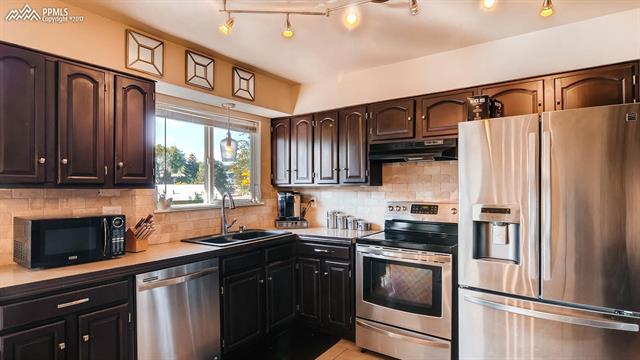 2425 Ranch Lane Colorado Springs, CO 80918 - Photo 9 of 28 Gallery Image 9