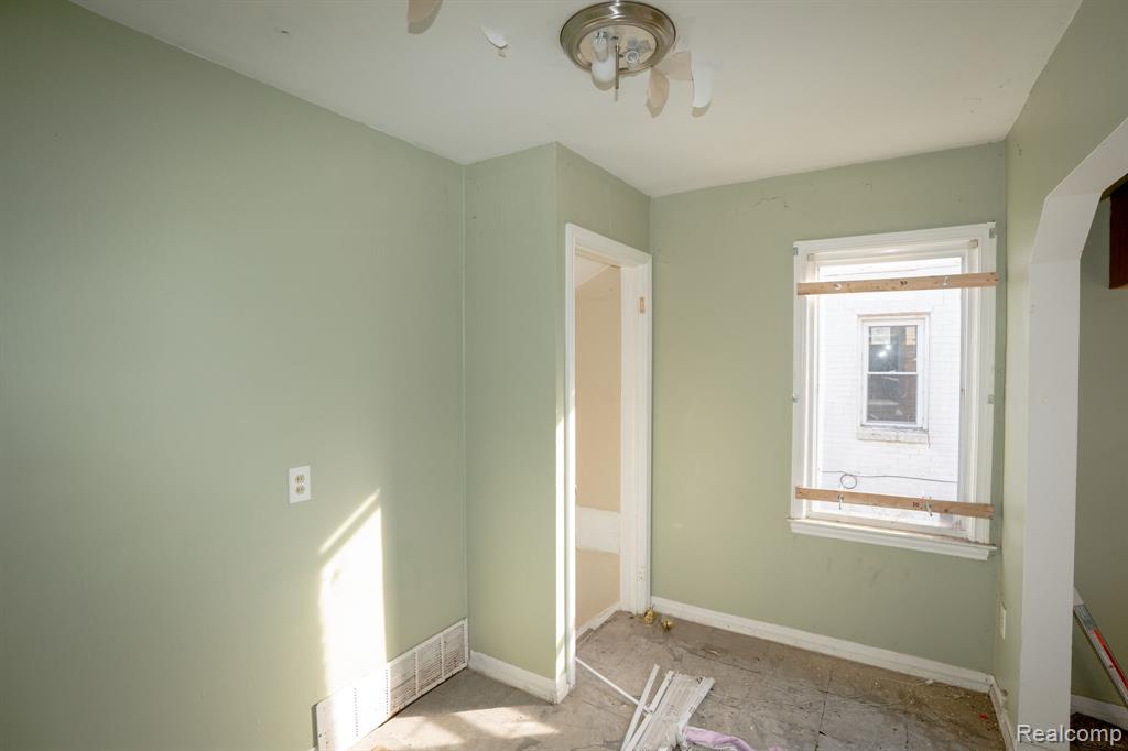 5045 Cadieux Road Detroit, MI 48224 - Photo 12 of 24