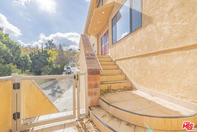 $7,900 | 3769 Prestwick Drive, Los Angeles, CA 90027