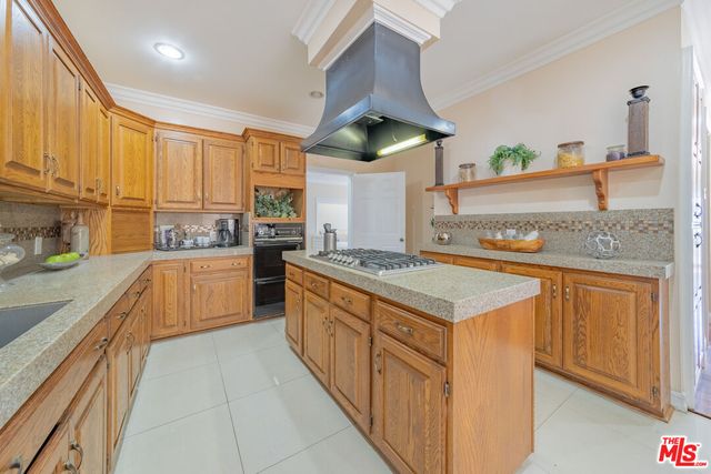 $7,900 | 3769 Prestwick Drive, Los Angeles, CA 90027