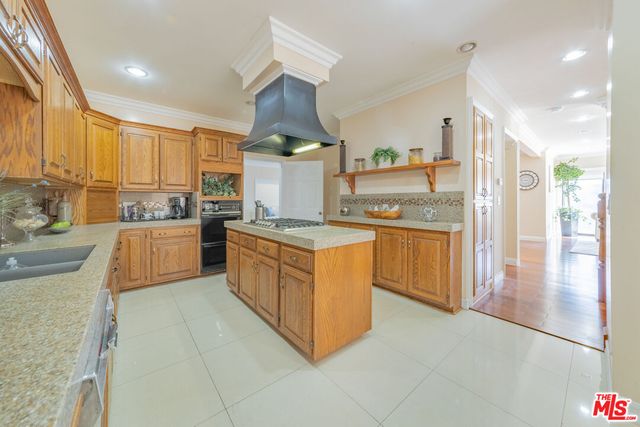 $7,900 | 3769 Prestwick Drive, Los Angeles, CA 90027