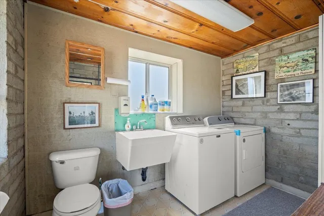 a view of a house with a garage