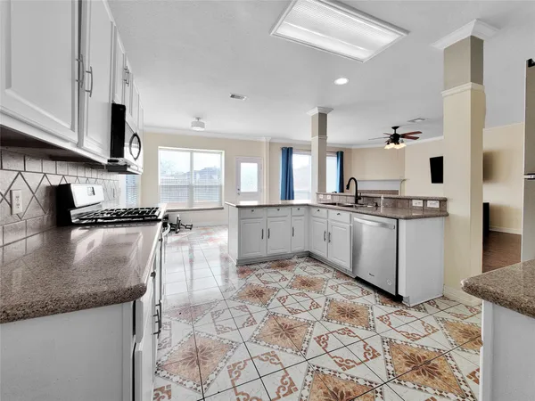 $2,520 | 19843 Youpon Leaf Way, Houston, TX 77084