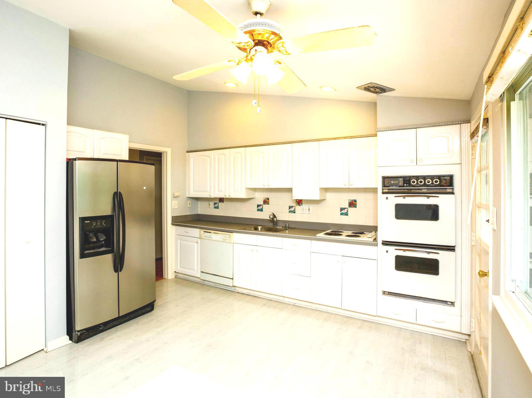 7312 Kathydale Road Pikesville, MD 21207 - Photo 9 of 30 Large kitchen
