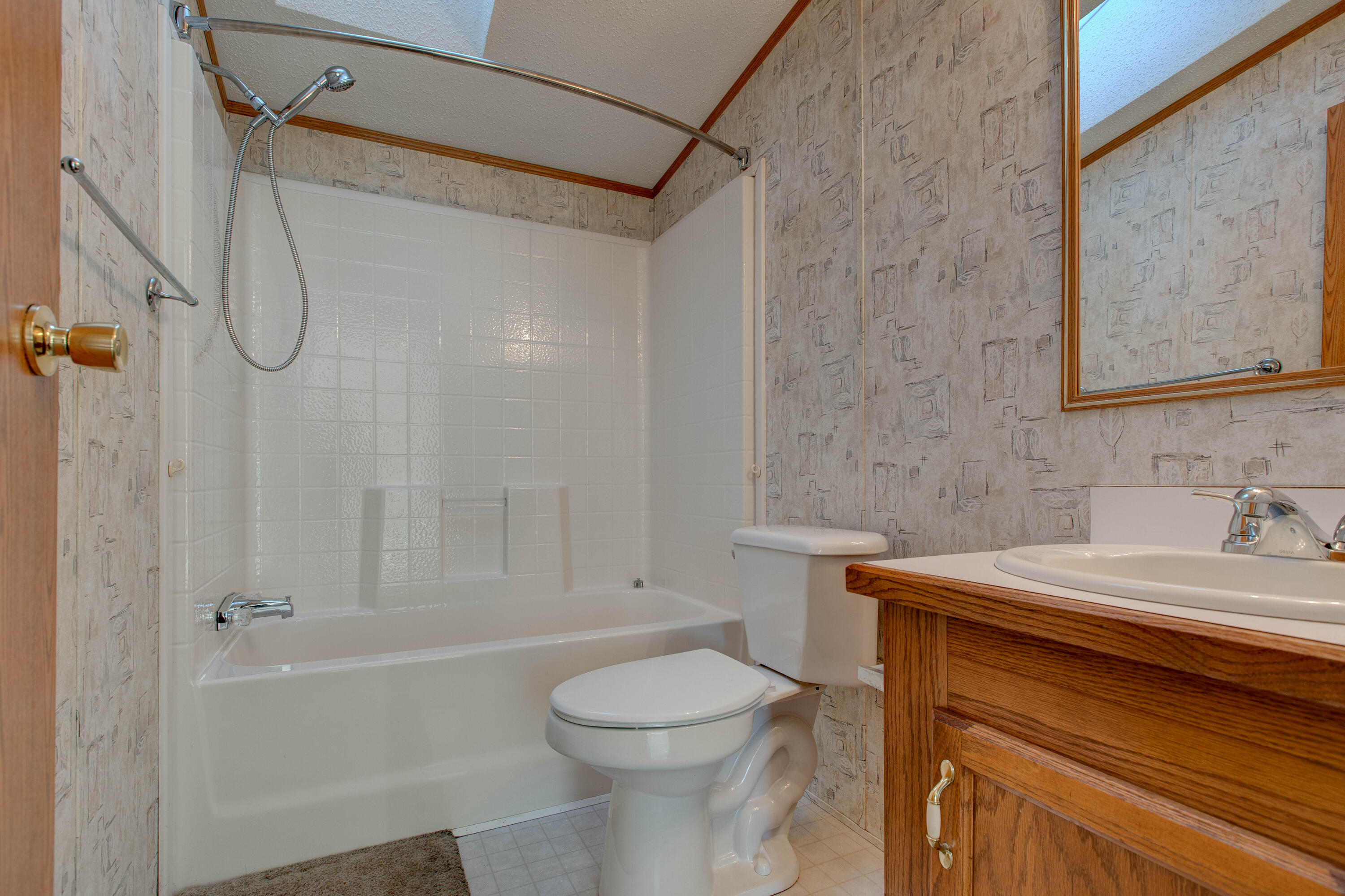 1050 Hatton Creek Road Stanton, KY 40380 - Photo 21 of 28 Guest Bath