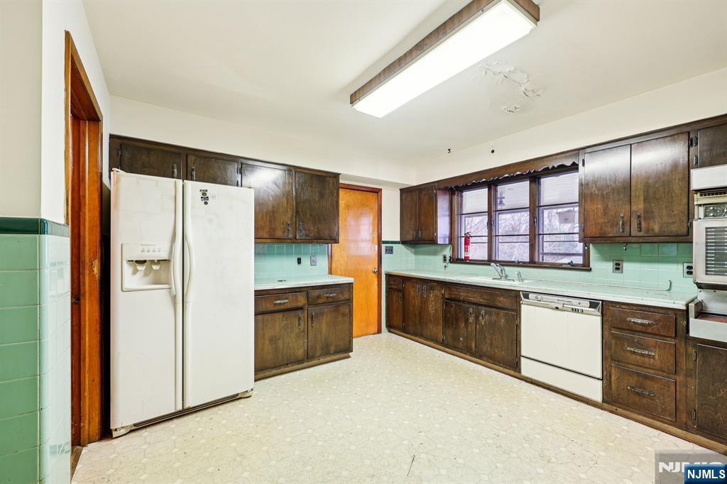 84 Squaw Brook Road North Haledon, NJ 07508 - Photo 9 of 23 a large kitchen with a large window and stainless steel appliances