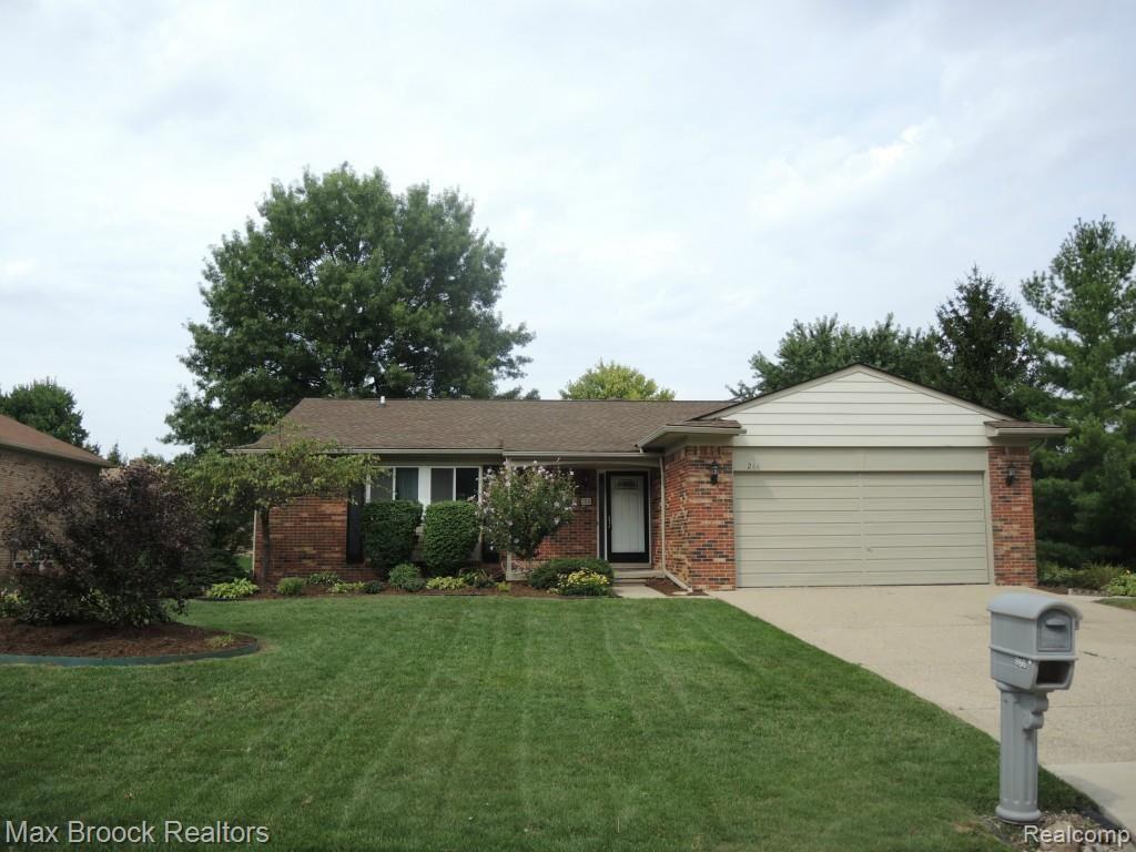 266 Union Drive Rochester, MI 48307 - Photo 26 of 27 ANOTHER VIEW OF THE FRONT YARD