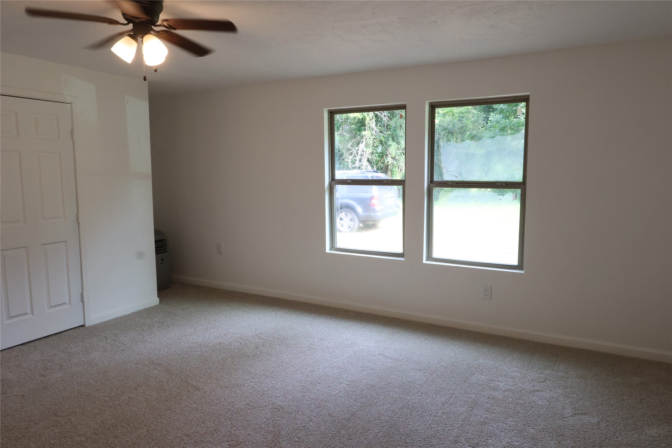 21805 Baptist Encampment Road New Caney, TX 77357 - Photo 16 of 33 Primary bedroom